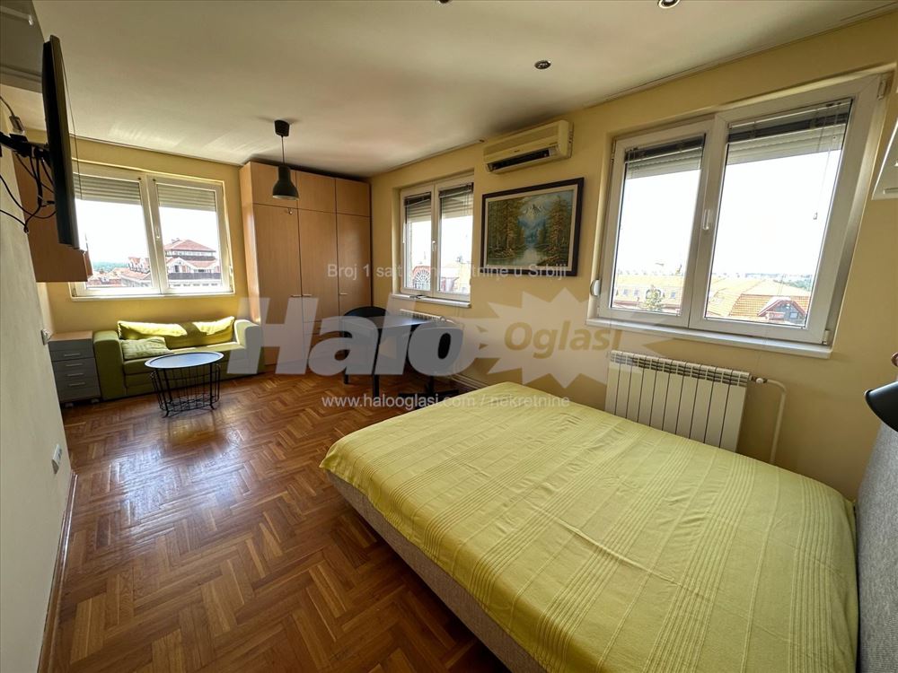 Banovo brdo U cenu zakupa ukljucen infostan — 2