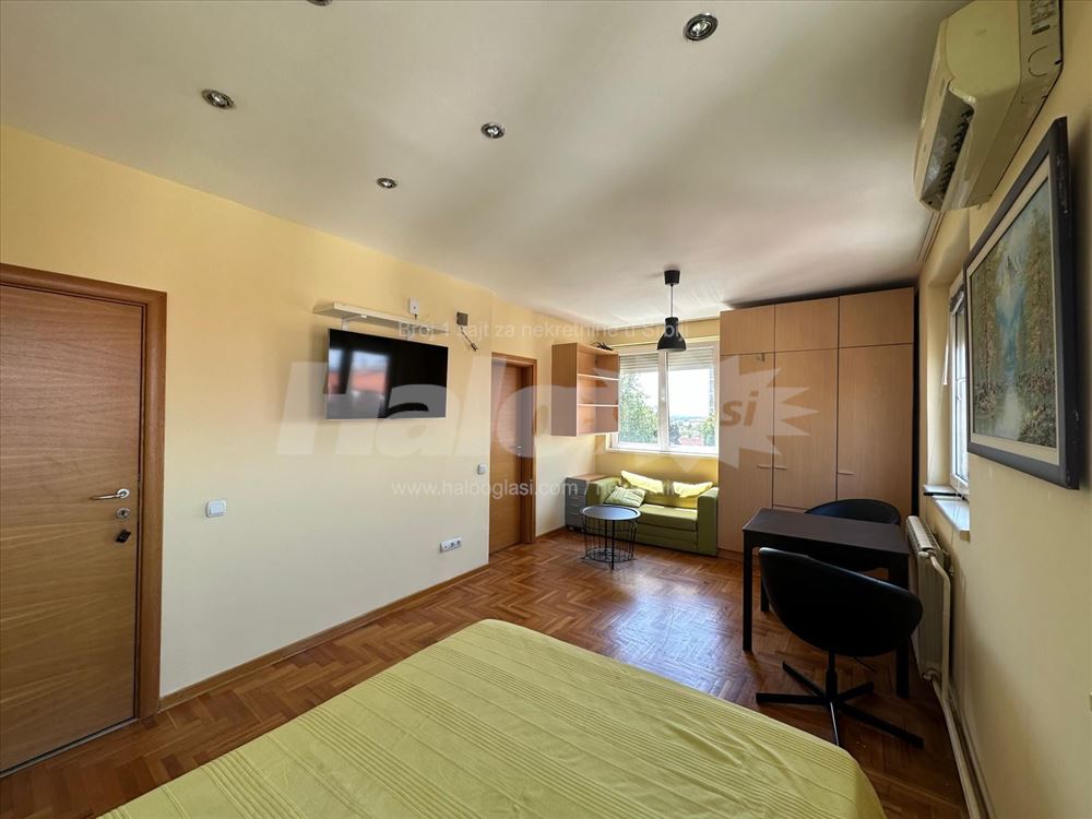 Banovo brdo U cenu zakupa ukljucen infostan — 3