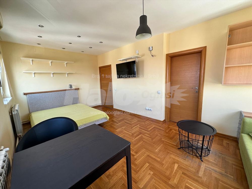 Banovo brdo U cenu zakupa ukljucen infostan — 4