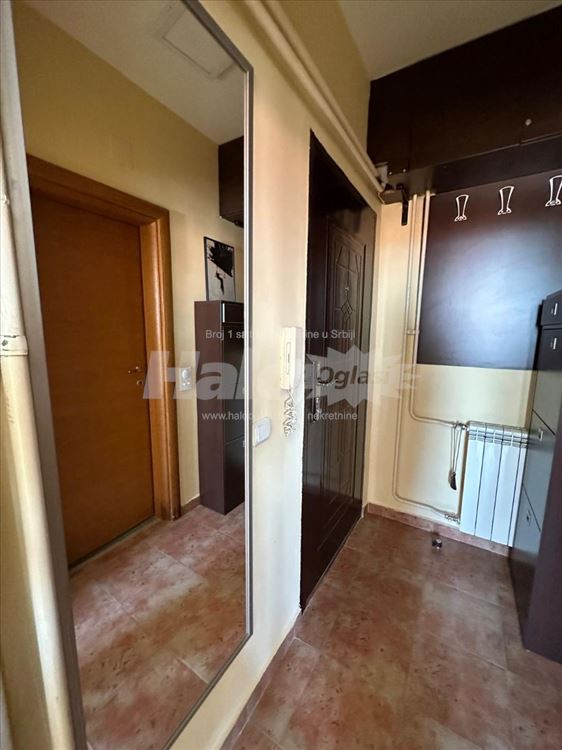 Banovo brdo U cenu zakupa ukljucen infostan — 9