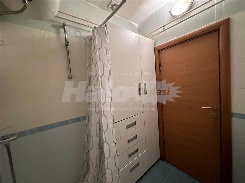Banovo brdo U cenu zakupa ukljucen infostan — 11