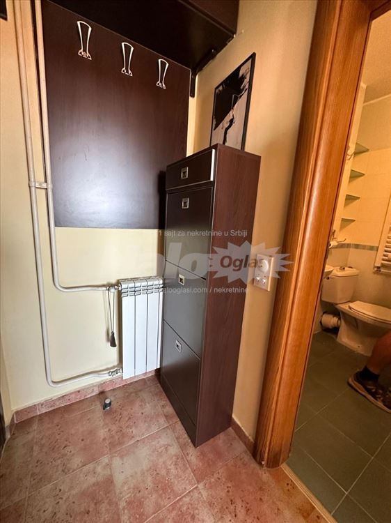 Banovo brdo U cenu zakupa ukljucen infostan — 12