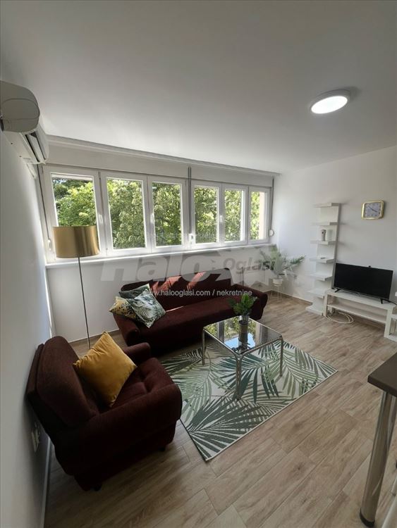 Banovo brdo,Kijevska-renoviran,namešten stan22m2 — 2