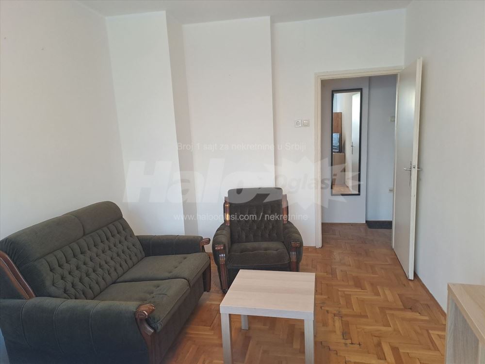 Banovo brdo,kod bioskopa Roda,1.0 namešten,I sprat — 2