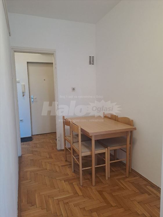 Banovo brdo,kod bioskopa Roda,1.0 namešten,I sprat — 7
