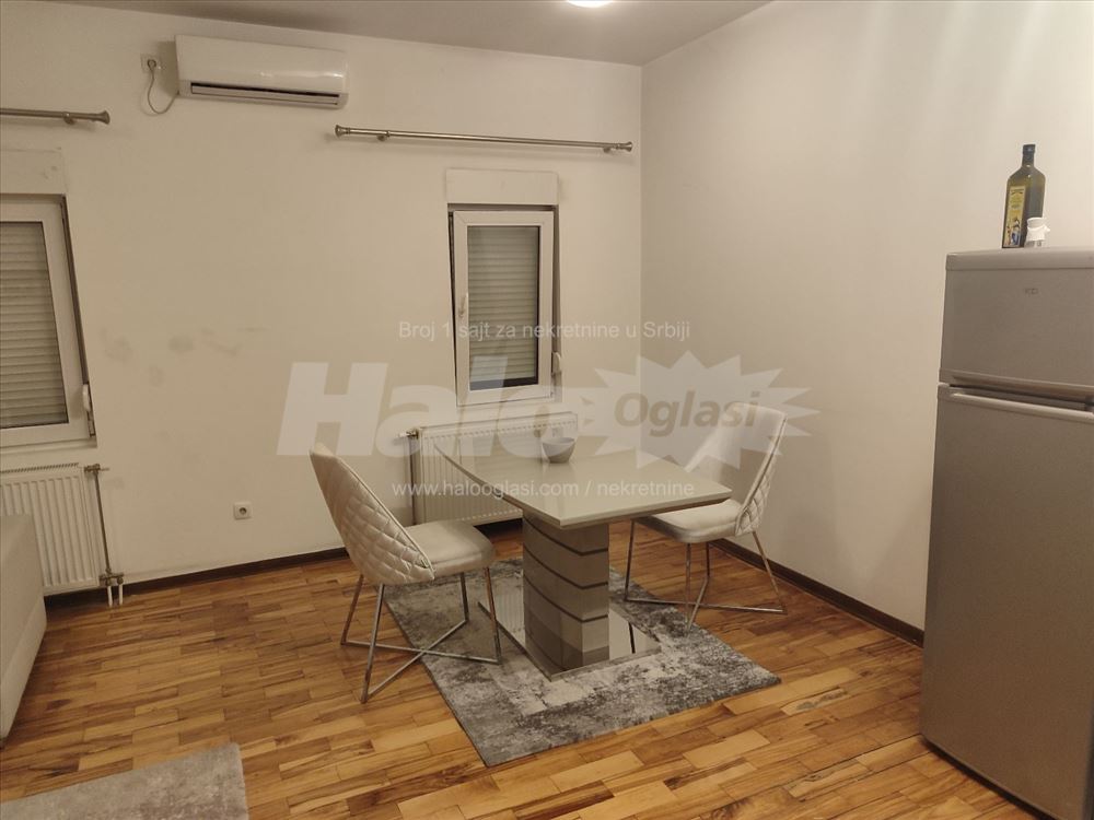 Batajnica centar-Izdajem kompletno namešten stan — 3