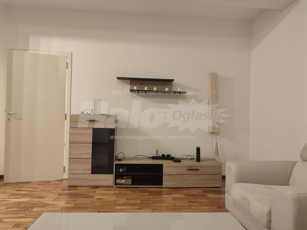 Batajnica centar-Izdajem kompletno namešten stan — 6