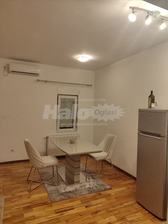 Batajnica centar-Izdajem kompletno namešten stan — 9