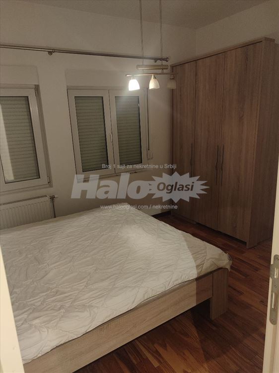 Batajnica centar-Izdajem kompletno namešten stan — 13