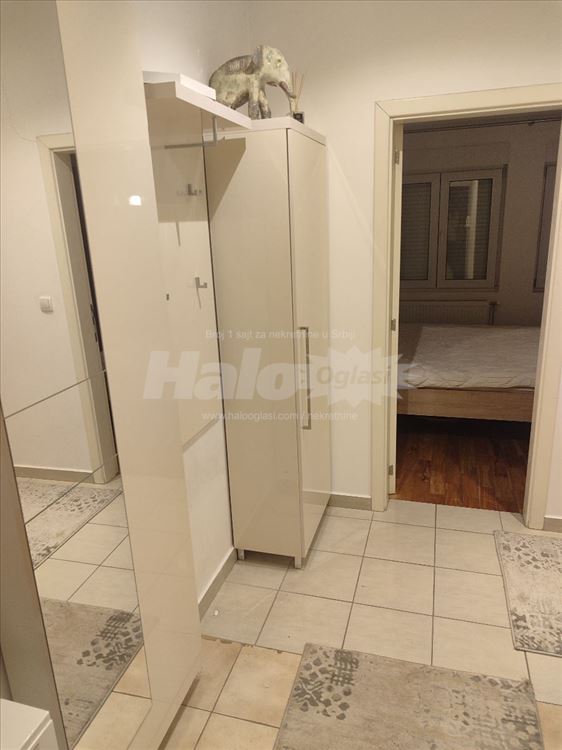 Batajnica centar-Izdajem kompletno namešten stan — 14