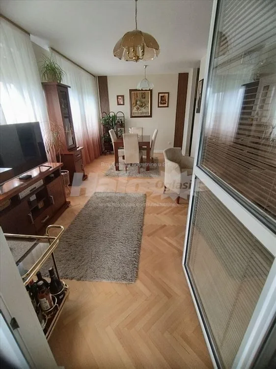 Bele zgrade, odličan, 3,0/4,0, može kredit — 10