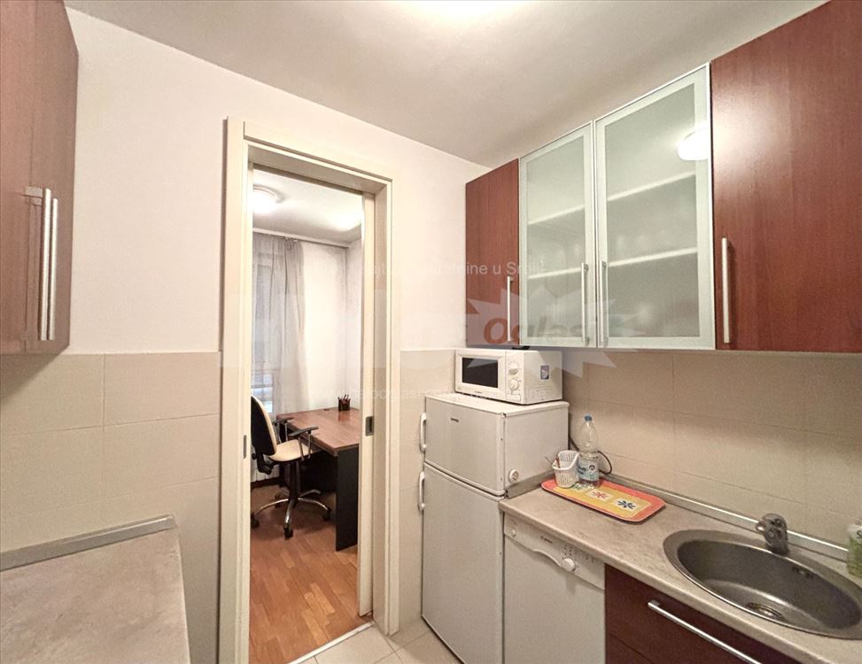Belville stambeno-poslovni prostor + garaža — 8