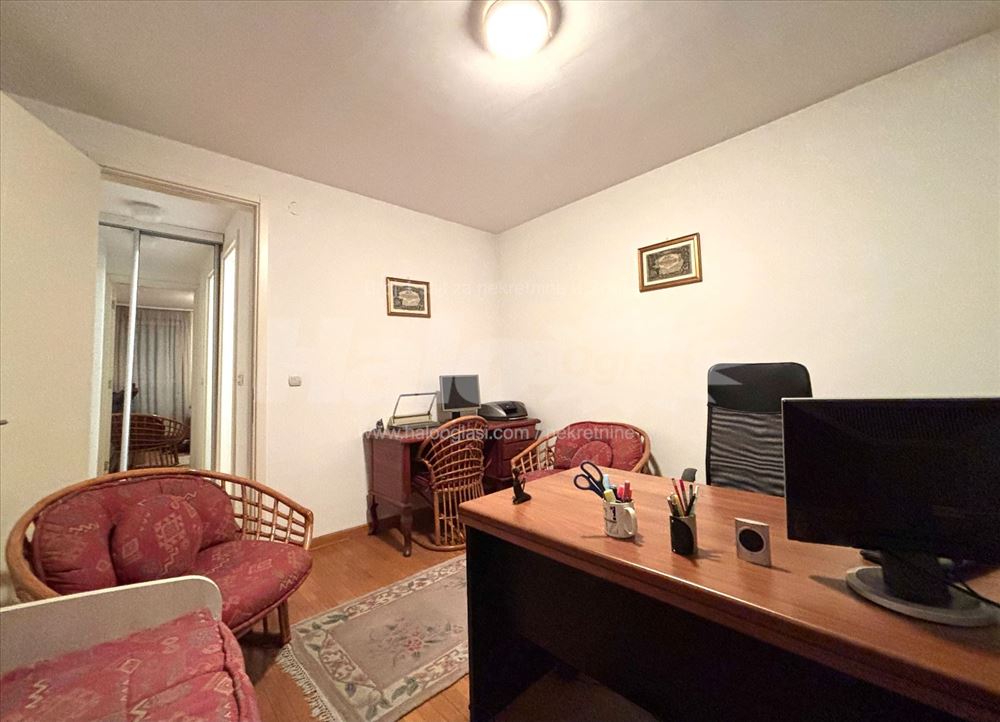Belville stambeno-poslovni prostor + garaža — 10