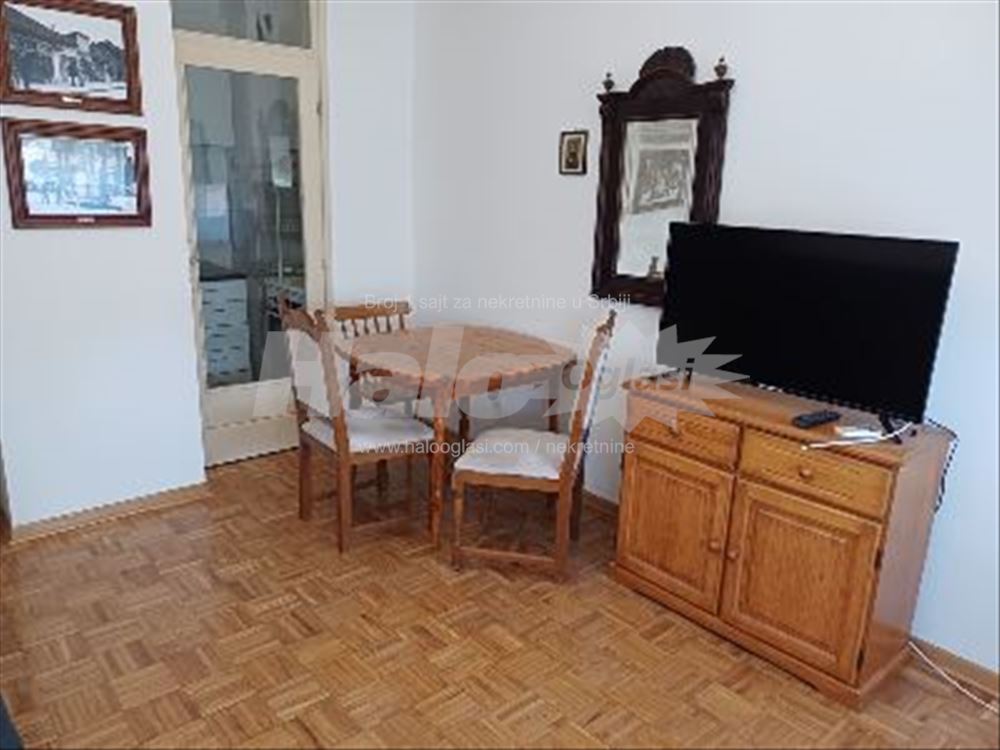 Beograd CENTAR garsonjera 27 kvm vlasnik — 2