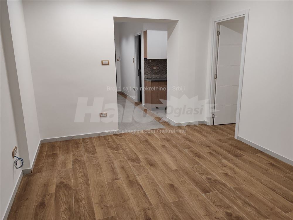 Bez posrednika - Stan/Poslovni prostor, Centar — 2