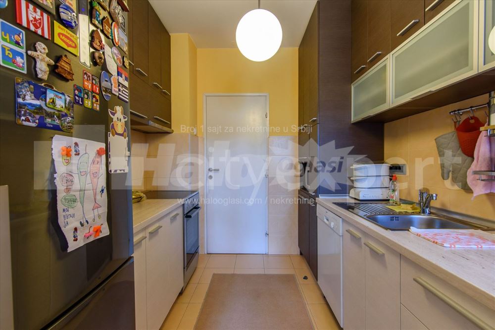 Blok 37a Cetvorosoban Zuta fasadna cigla — 4