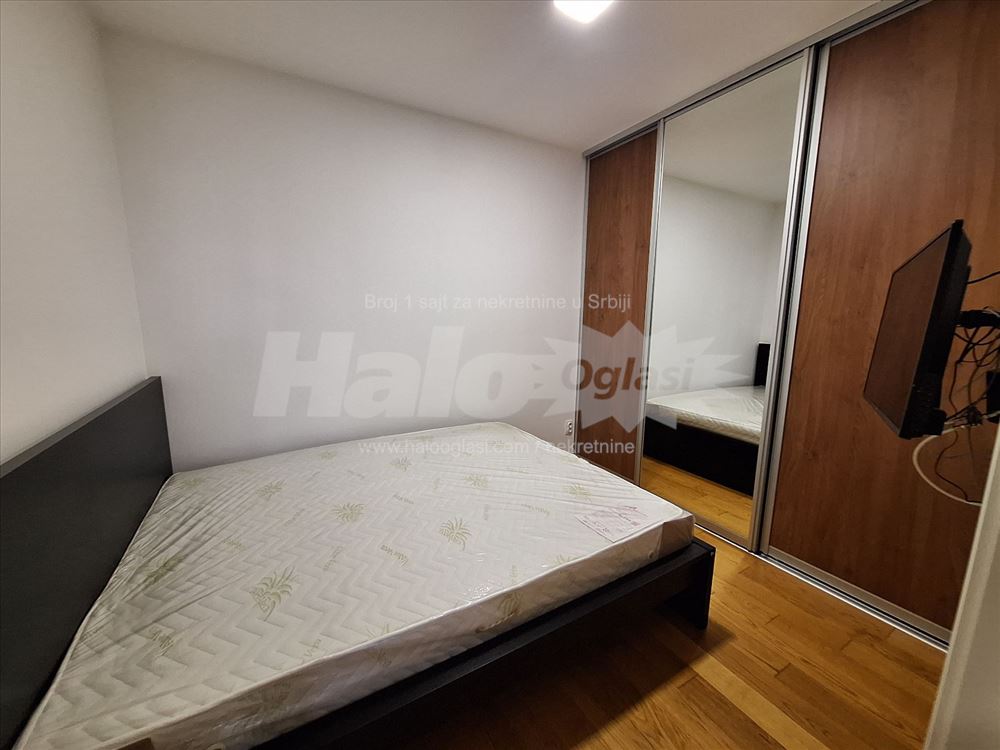 Blok 45 – Kvalitetno opremljen stan 53m² sa BAŠTOM — 11