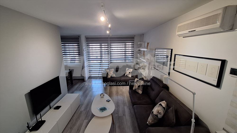 Blok 61, 87kvm, lux renoviran,  odmah useljiv — 2
