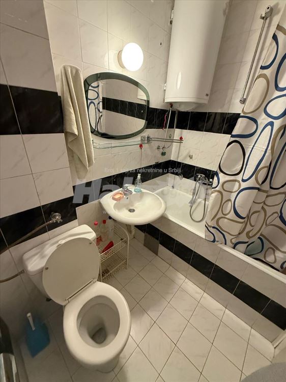Blok 61, trosoban, 84 m2, vlasnik — 9