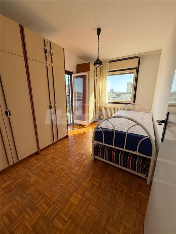 Blok 61, trosoban, 84 m2, vlasnik — 13