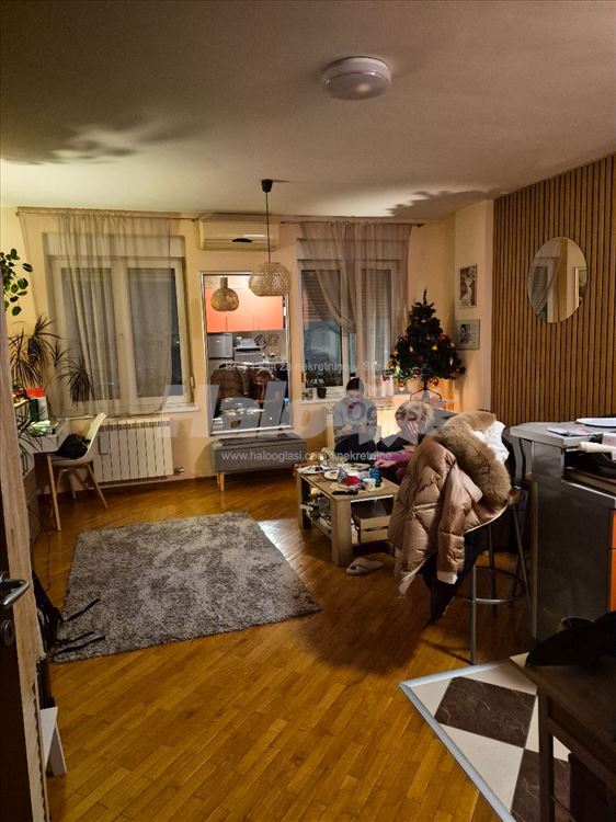 Blok 63, prkoputa TC Piramida, 35 m² — 5