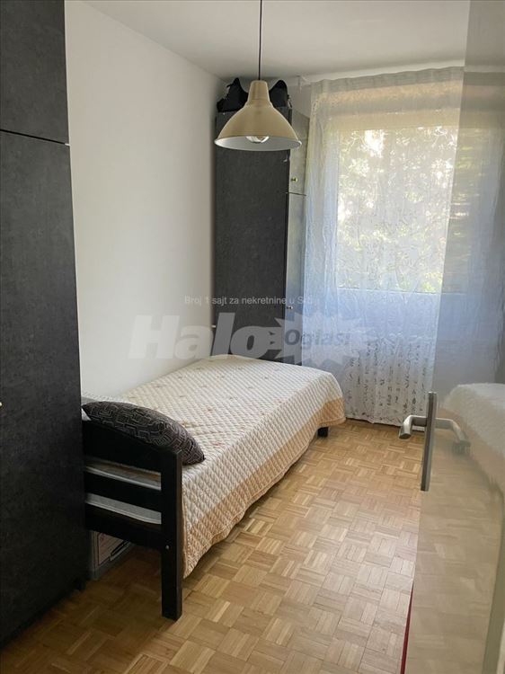 Blok 70a, 2.5 soban, namešten — 2