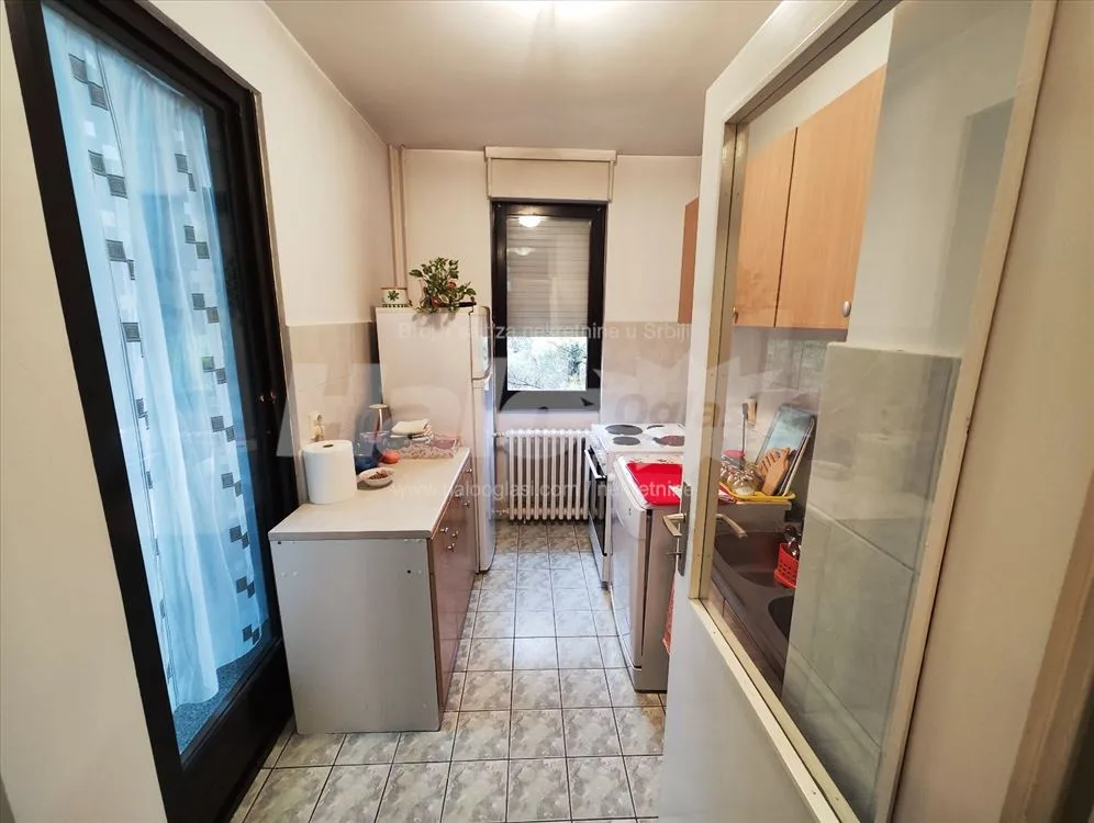 Borča dvosoban adaptabilan u 2.5 — 6