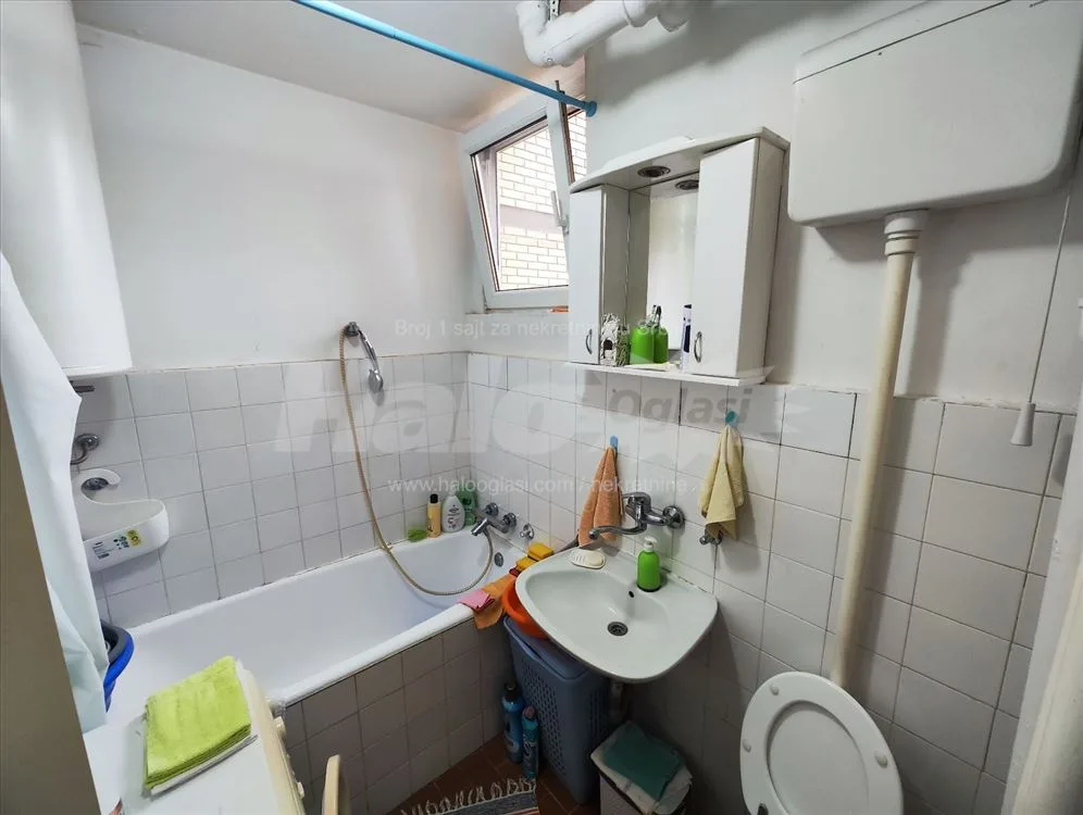 Borča dvosoban adaptabilan u 2.5 — 7