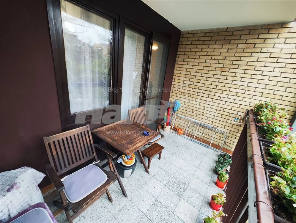 Borča dvosoban adaptabilan u 2.5 — 8