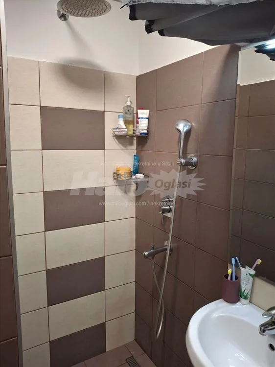 Borča, okretnica, uknjižen, 75 m², dve jedinice — 5
