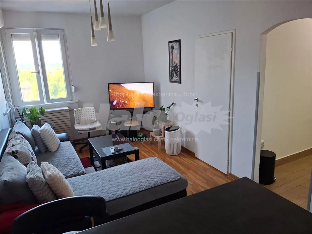 Borča, okretnica, uknjižen, 75 m², dve jedinice — 7