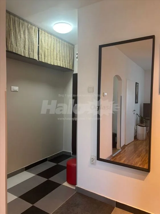 Borča, okretnica, uknjižen, 75 m², dve jedinice — 8