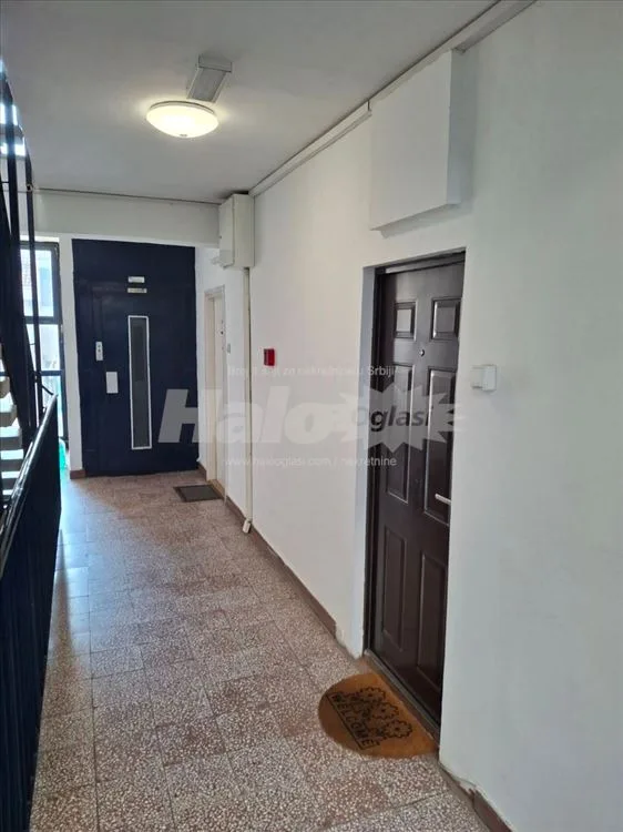Borča, okretnica, uknjižen, 75 m², dve jedinice — 9