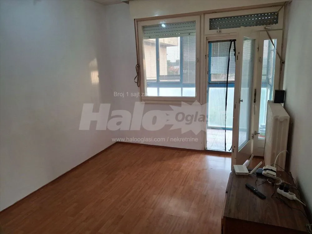 Borča, okretnica, uknjižen, 75 m², dve jedinice — 11