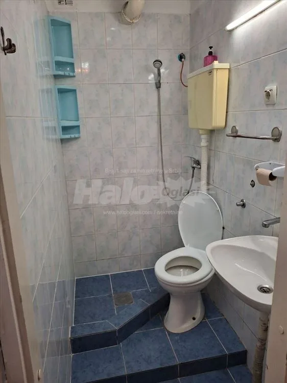 Borča, okretnica, uknjižen, 75 m², dve jedinice — 14