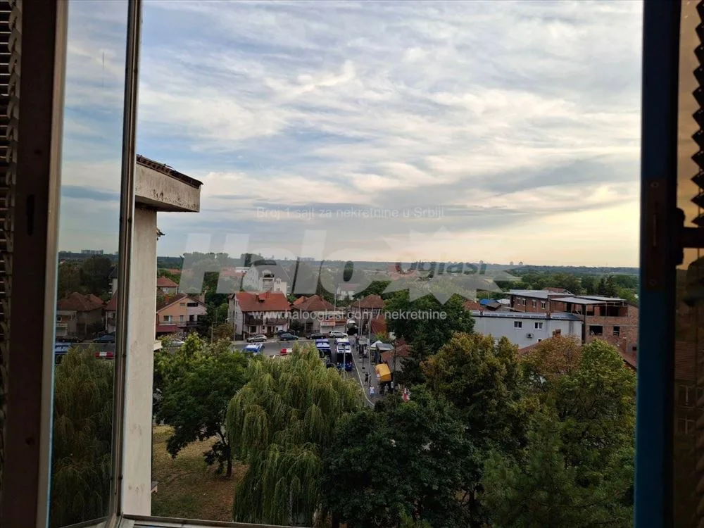 Borča, okretnica, uknjižen, 75 m², dve jedinice — 15