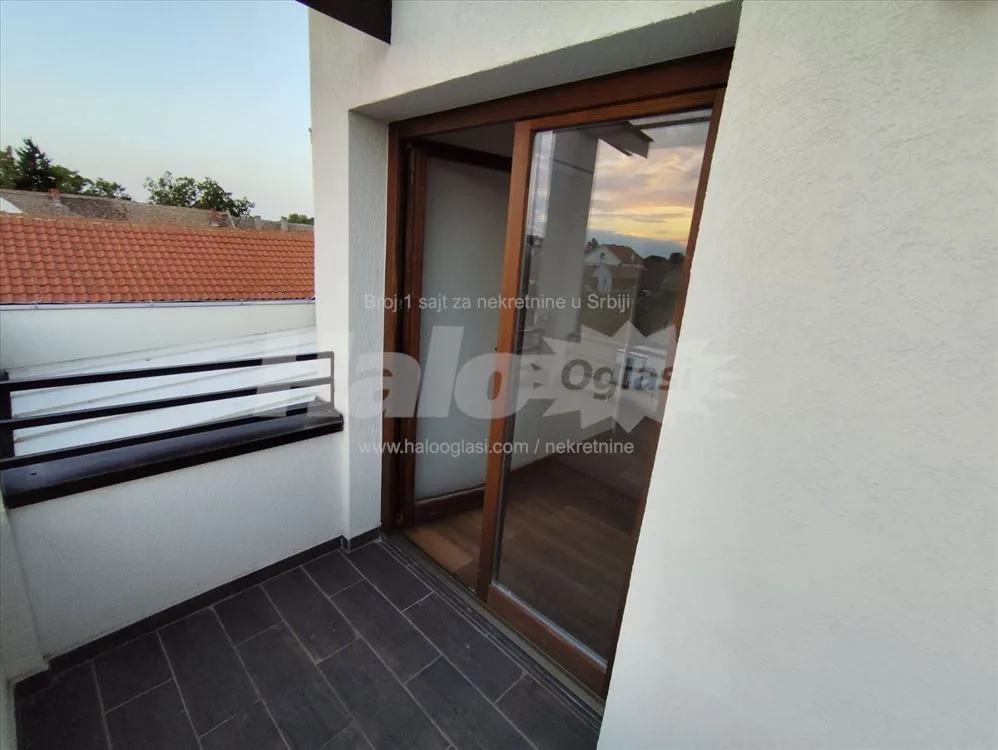 Borča,novogradnja 86m²,4-soban,dvorište,uknjižen — 2