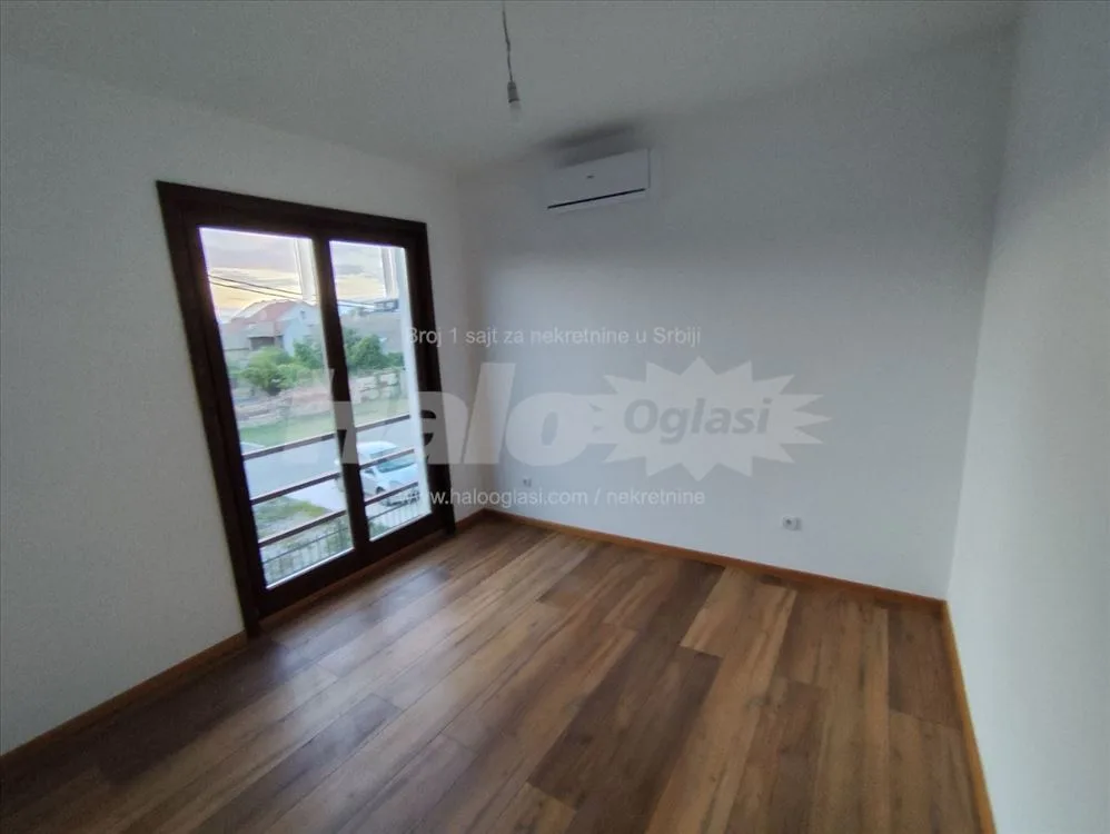 Borča,novogradnja 86m²,4-soban,dvorište,uknjižen — 5