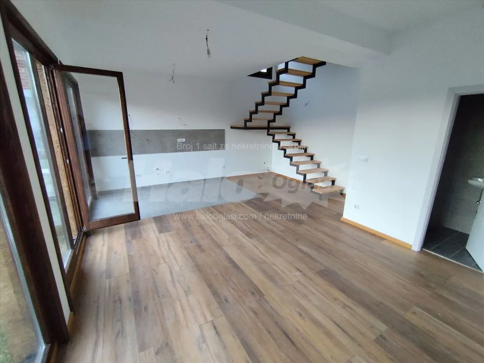 Borča,novogradnja 86m²,4-soban,dvorište,uknjižen — 8