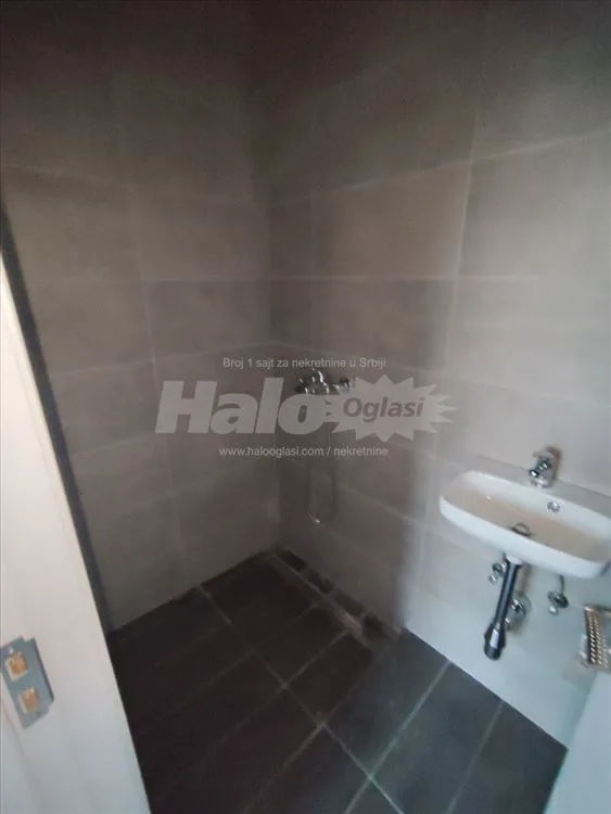 Borča,novogradnja 86m²,4-soban,dvorište,uknjižen — 10