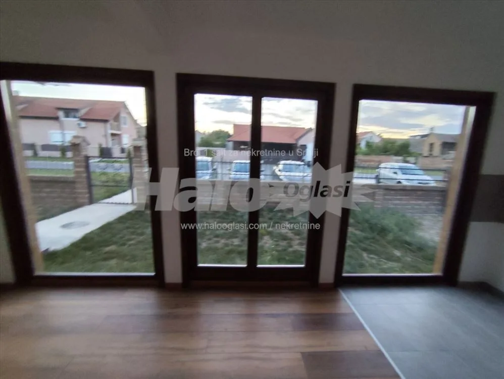 Borča,novogradnja 86m²,4-soban,dvorište,uknjižen — 11
