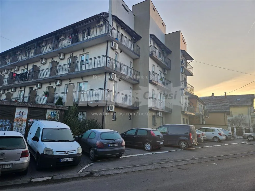 Borca-centar lep namesten stan, aut 95,96,85 — 10