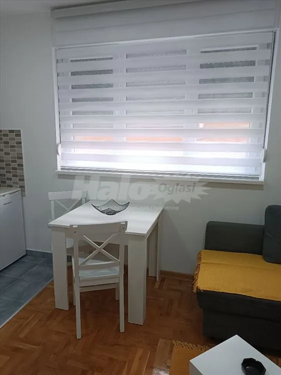 Borča,kod crkve Vodiča,JNA,1.0 soba ,nov,namešten — 2