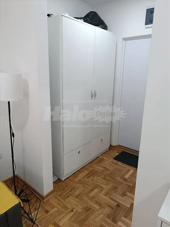 Borča,kod crkve Vodiča,JNA,1.0 soba ,nov,namešten — 6
