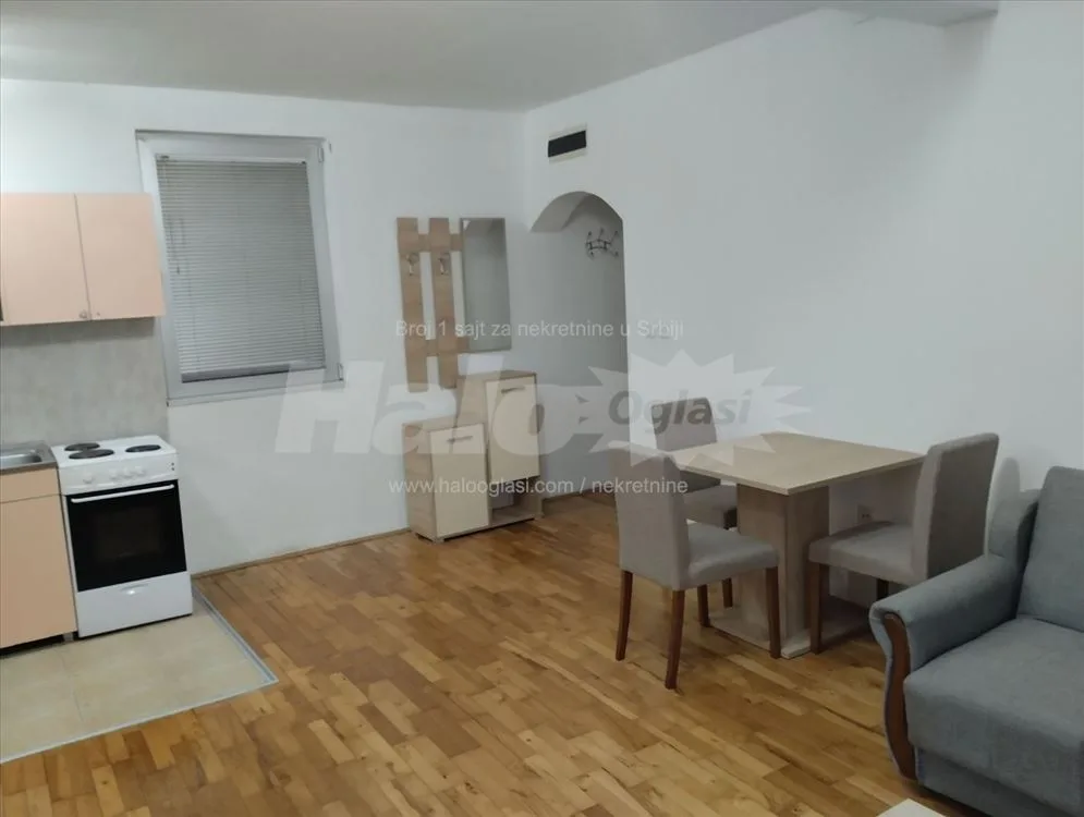 Borca - lep kompletno namesten stan, aut 95,96,85 — 2