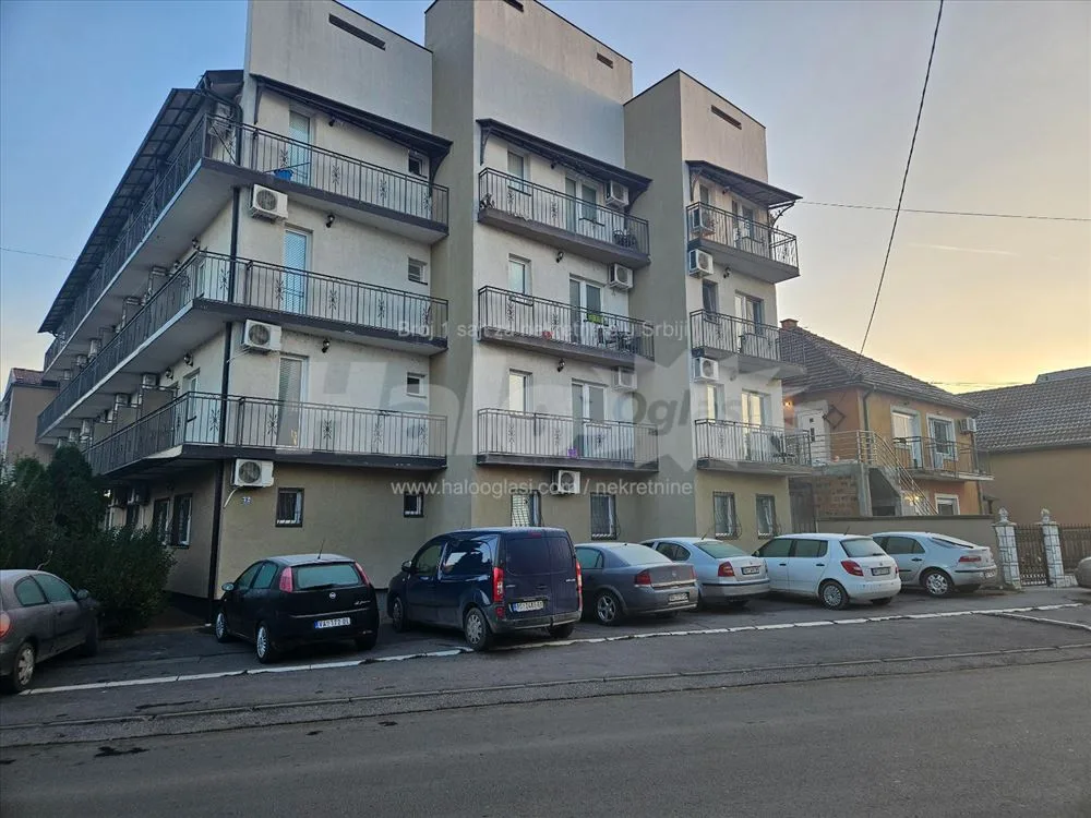 Borca-nov lep namesten stan, aut 95,96,85 — 10