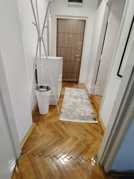 Botanička bašta, dvoiposoban stan — 2