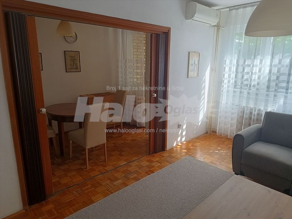 Bulevar kralja Aleksandra, crvene zgrade — 2