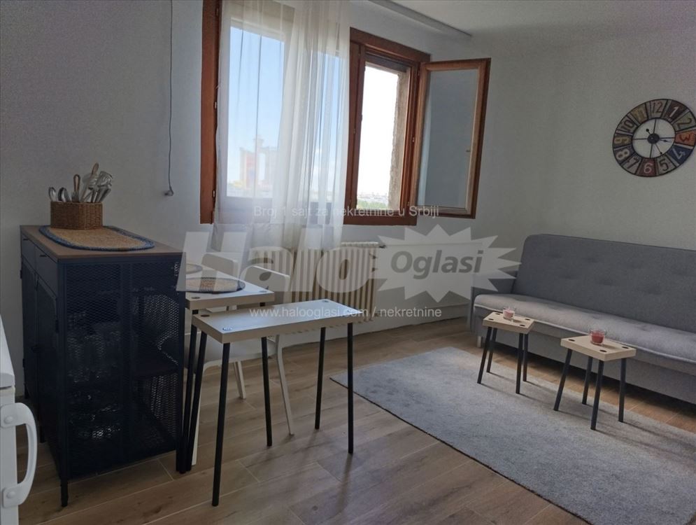 Bulevar Milutina Milankovića, Blok 28 — 5