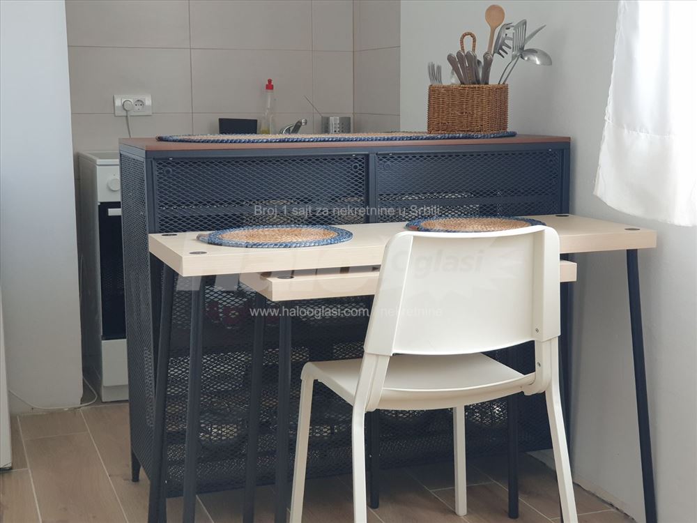 Bulevar Milutina Milankovića, Blok 28 — 6